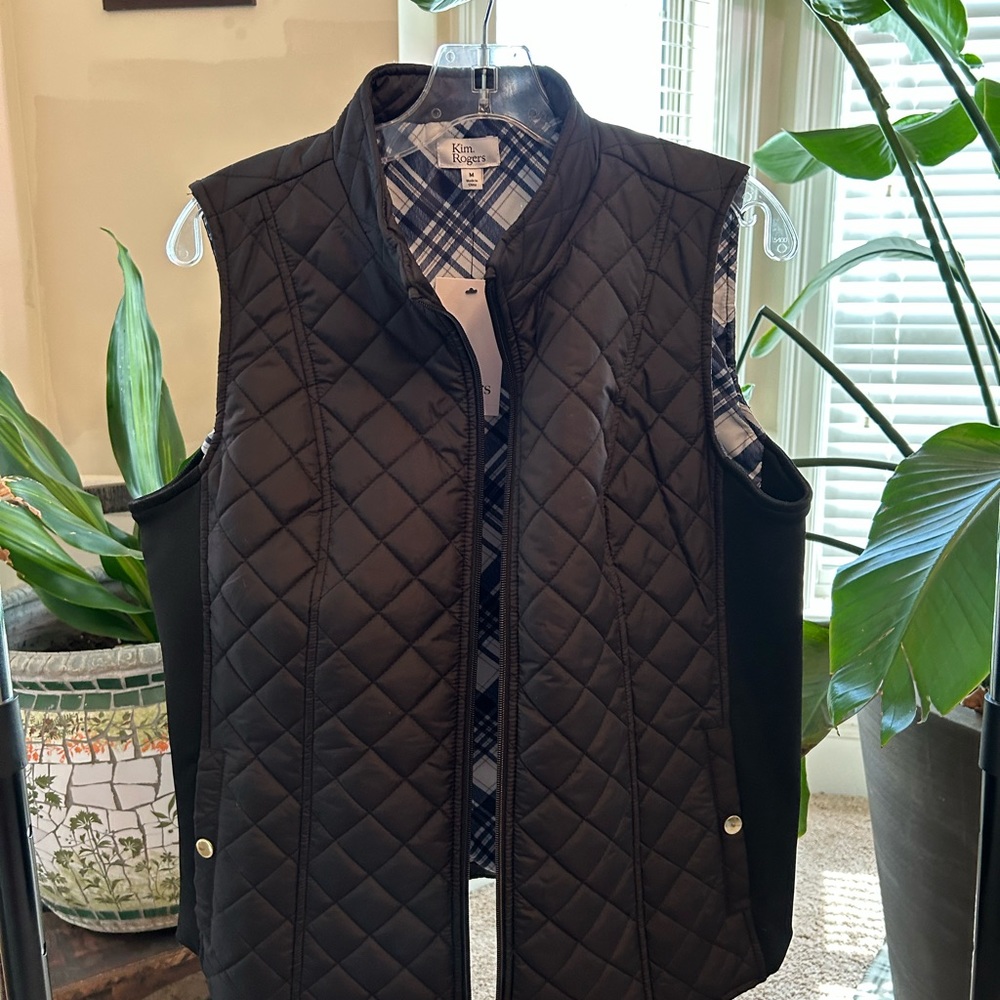 NWT Black puffer vest